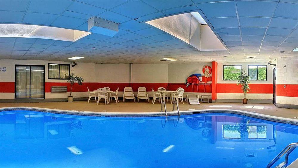 Days Inn & Suites By Wyndham Madison Heights Mi Екстериор снимка