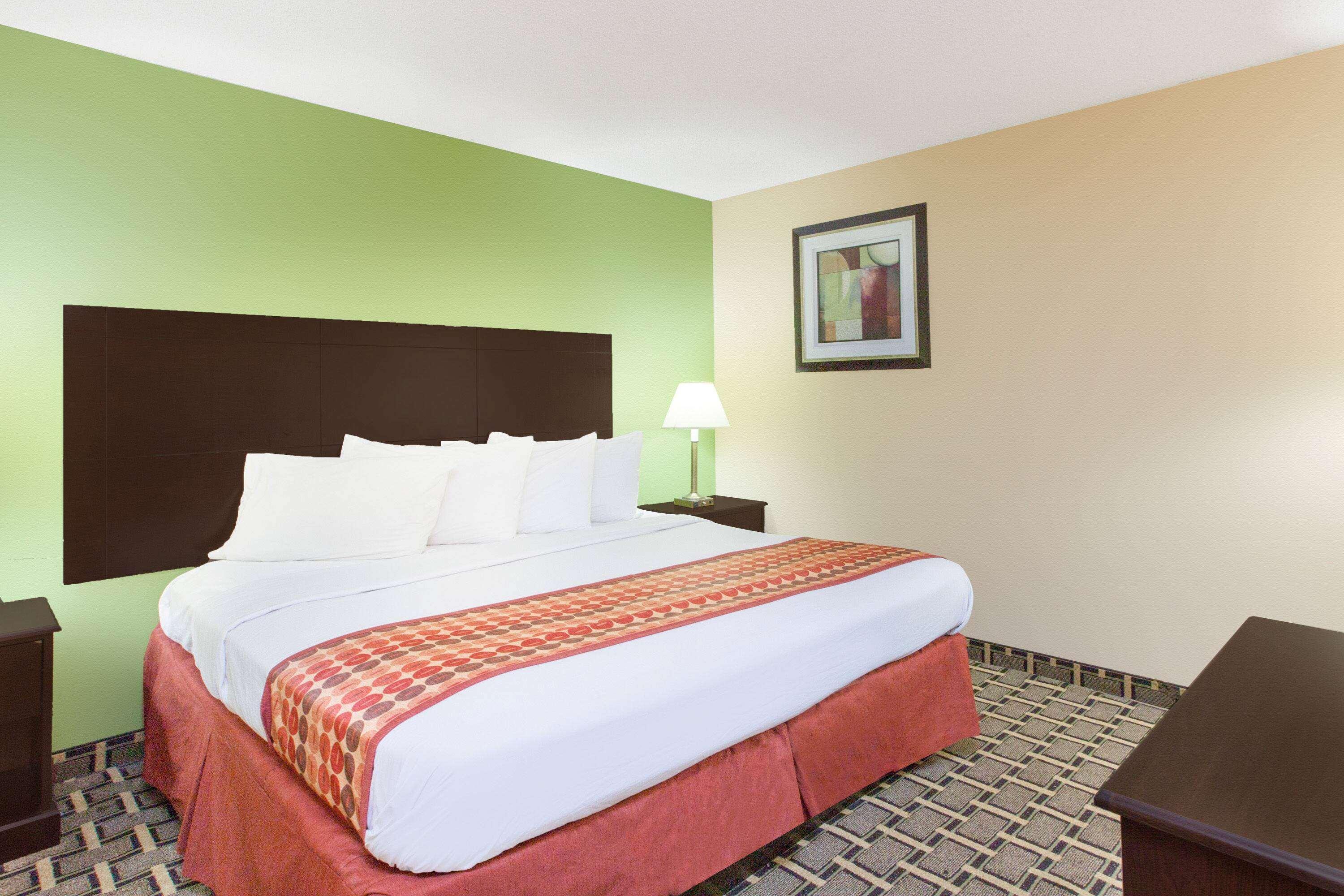 Days Inn & Suites By Wyndham Madison Heights Mi Екстериор снимка