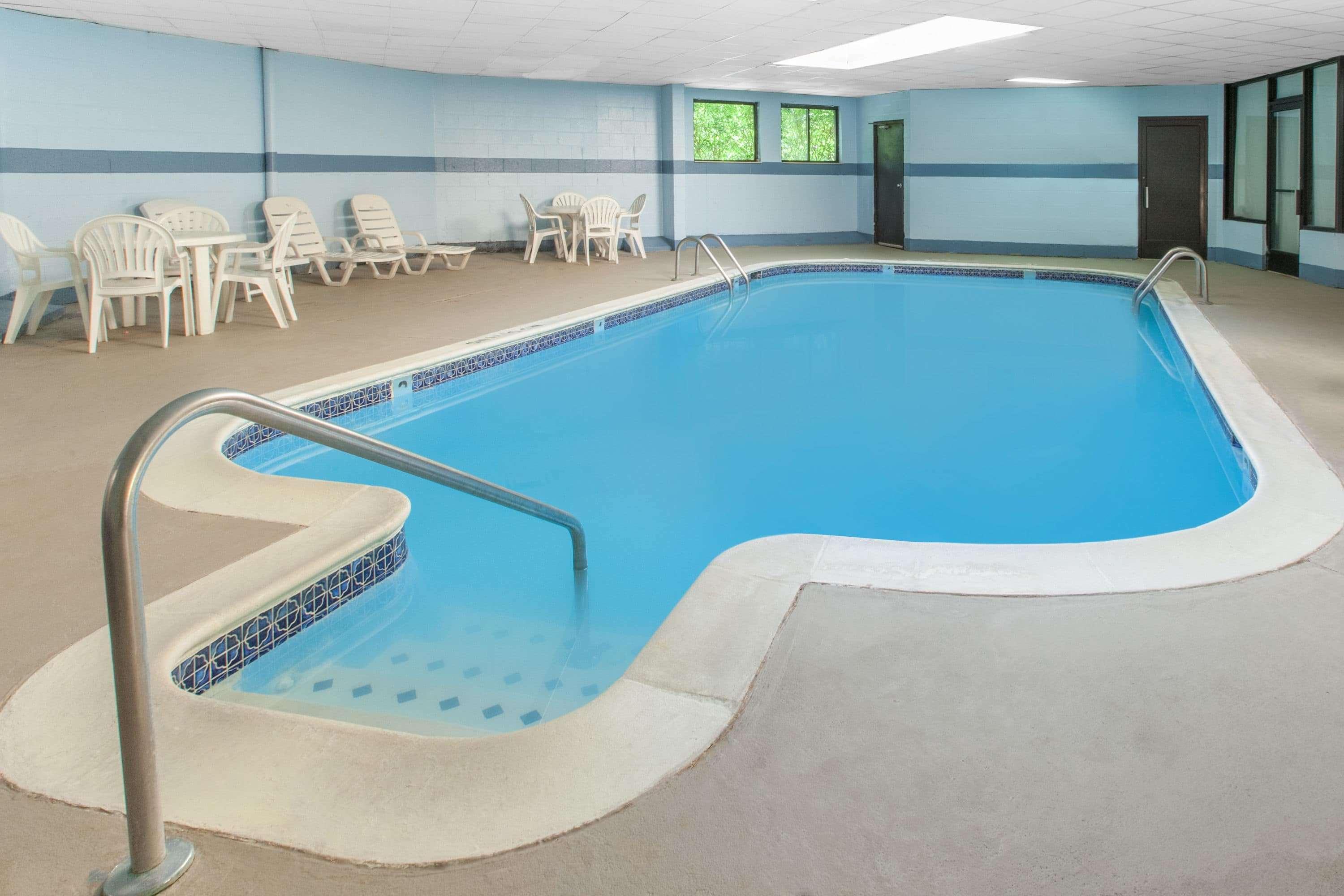 Days Inn & Suites By Wyndham Madison Heights Mi Екстериор снимка