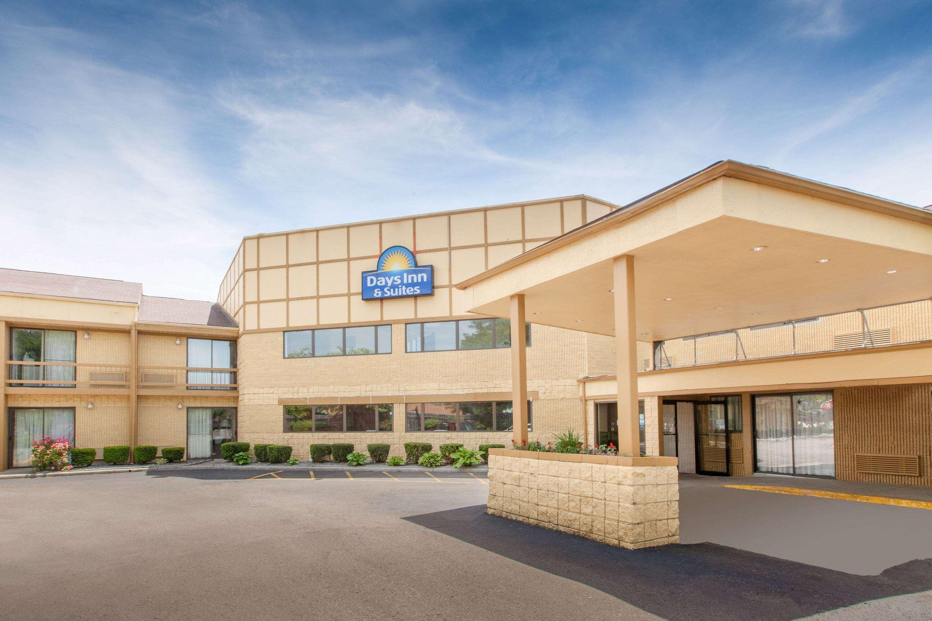 Days Inn & Suites By Wyndham Madison Heights Mi Екстериор снимка