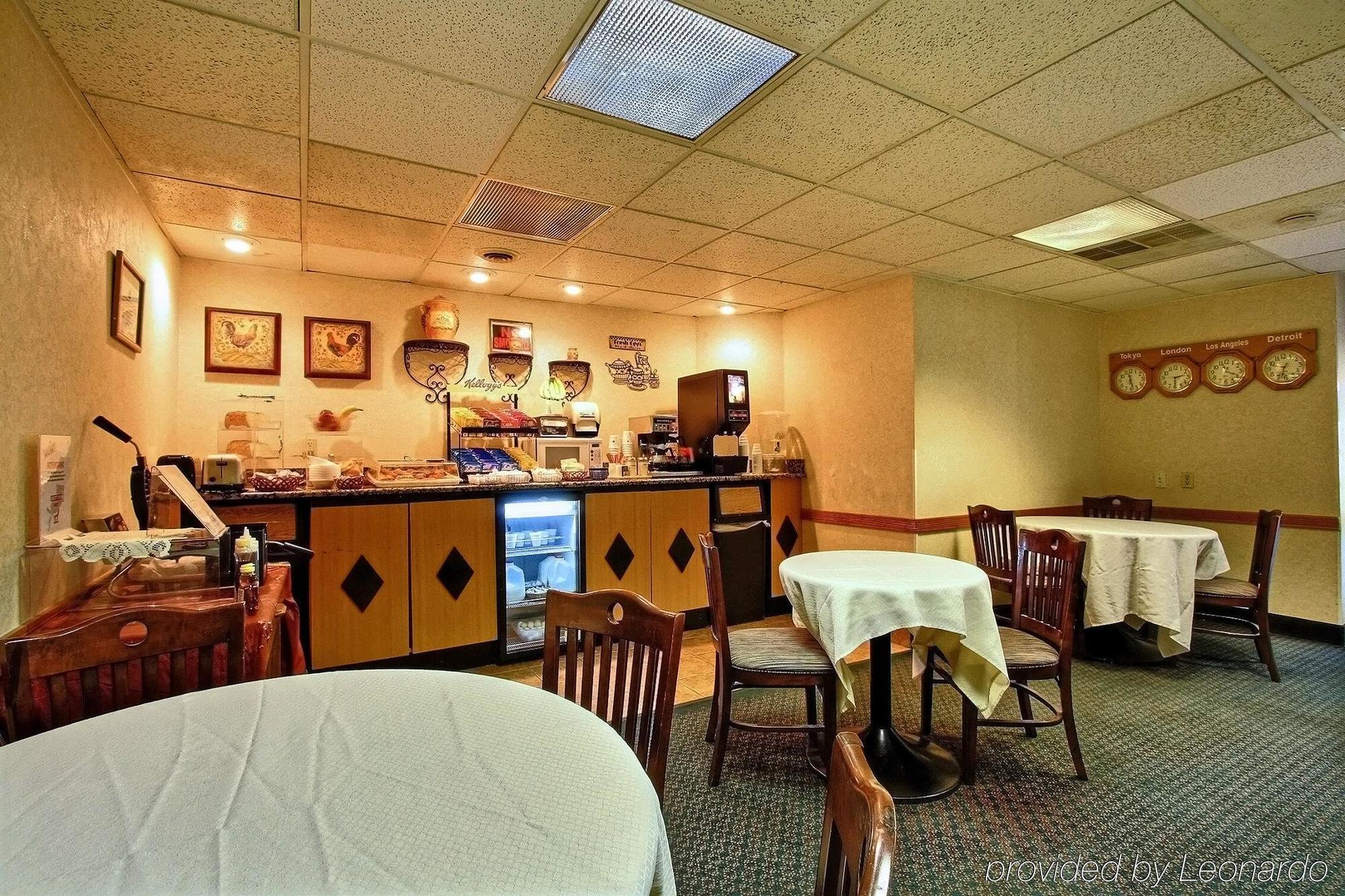 Days Inn & Suites By Wyndham Madison Heights Mi Ресторант снимка