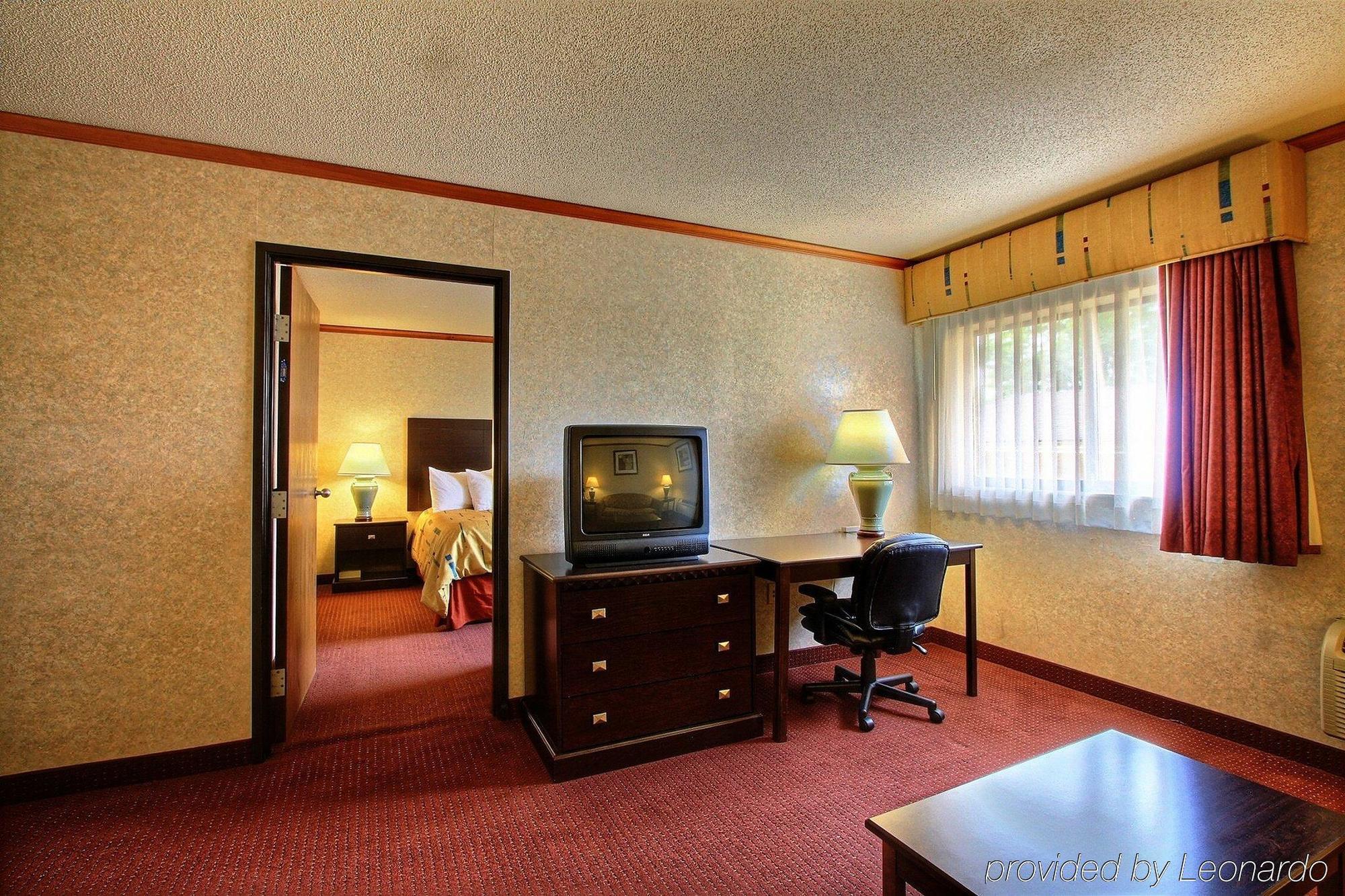 Days Inn & Suites By Wyndham Madison Heights Mi Стая снимка