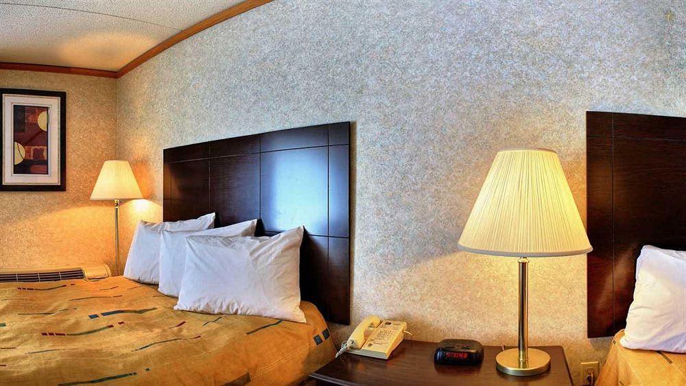 Days Inn & Suites By Wyndham Madison Heights Mi Екстериор снимка