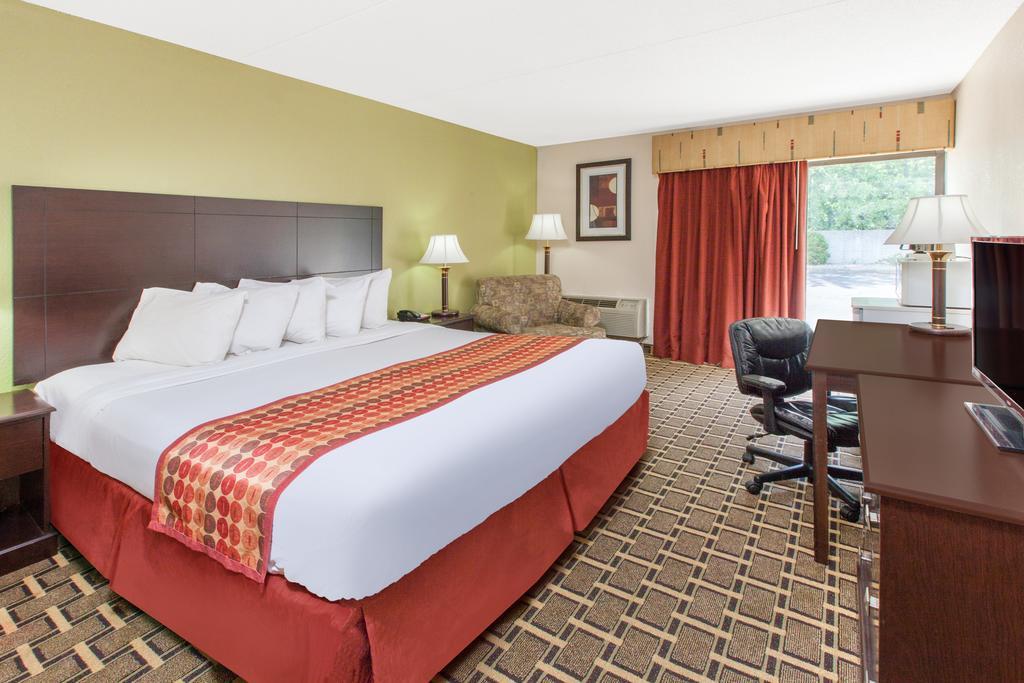 Days Inn & Suites By Wyndham Madison Heights Mi Екстериор снимка