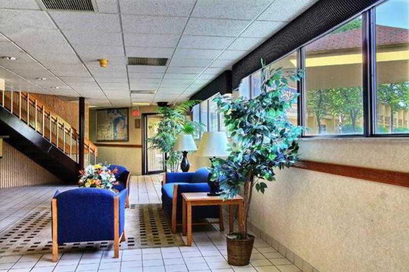 Days Inn & Suites By Wyndham Madison Heights Mi Екстериор снимка