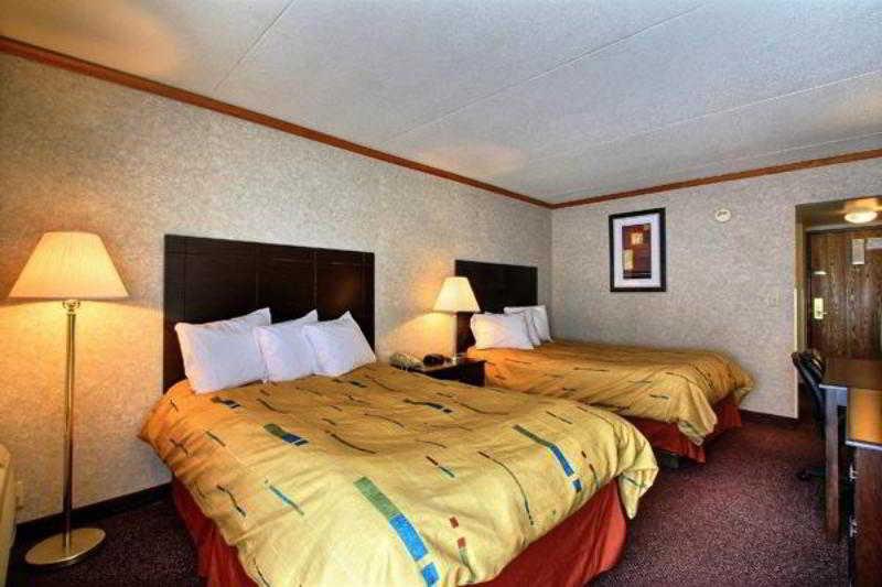 Days Inn & Suites By Wyndham Madison Heights Mi Екстериор снимка