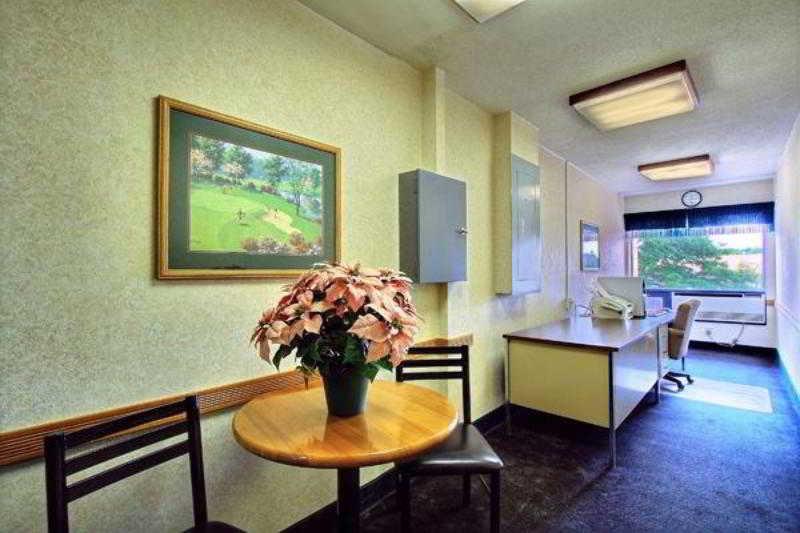 Days Inn & Suites By Wyndham Madison Heights Mi Екстериор снимка