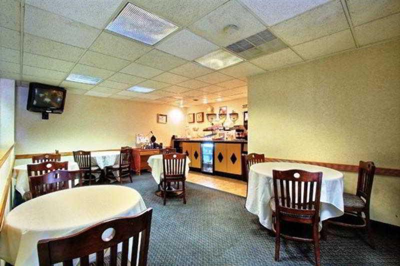 Days Inn & Suites By Wyndham Madison Heights Mi Екстериор снимка