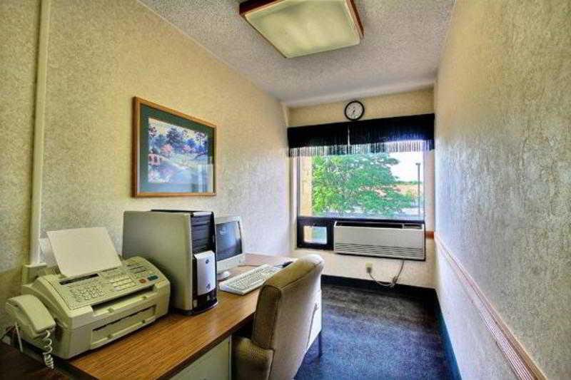Days Inn & Suites By Wyndham Madison Heights Mi Съоръжения снимка