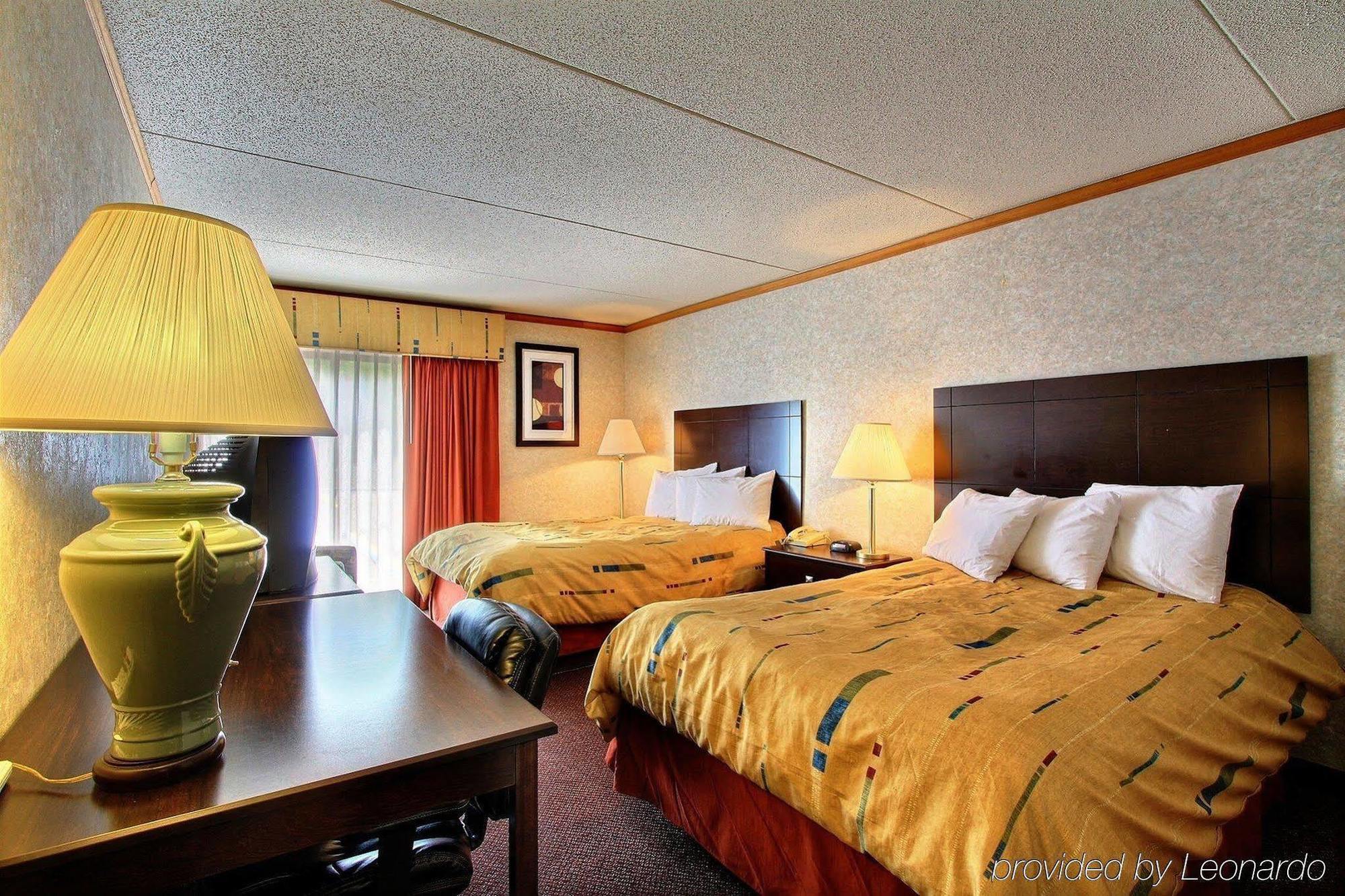 Days Inn & Suites By Wyndham Madison Heights Mi Екстериор снимка